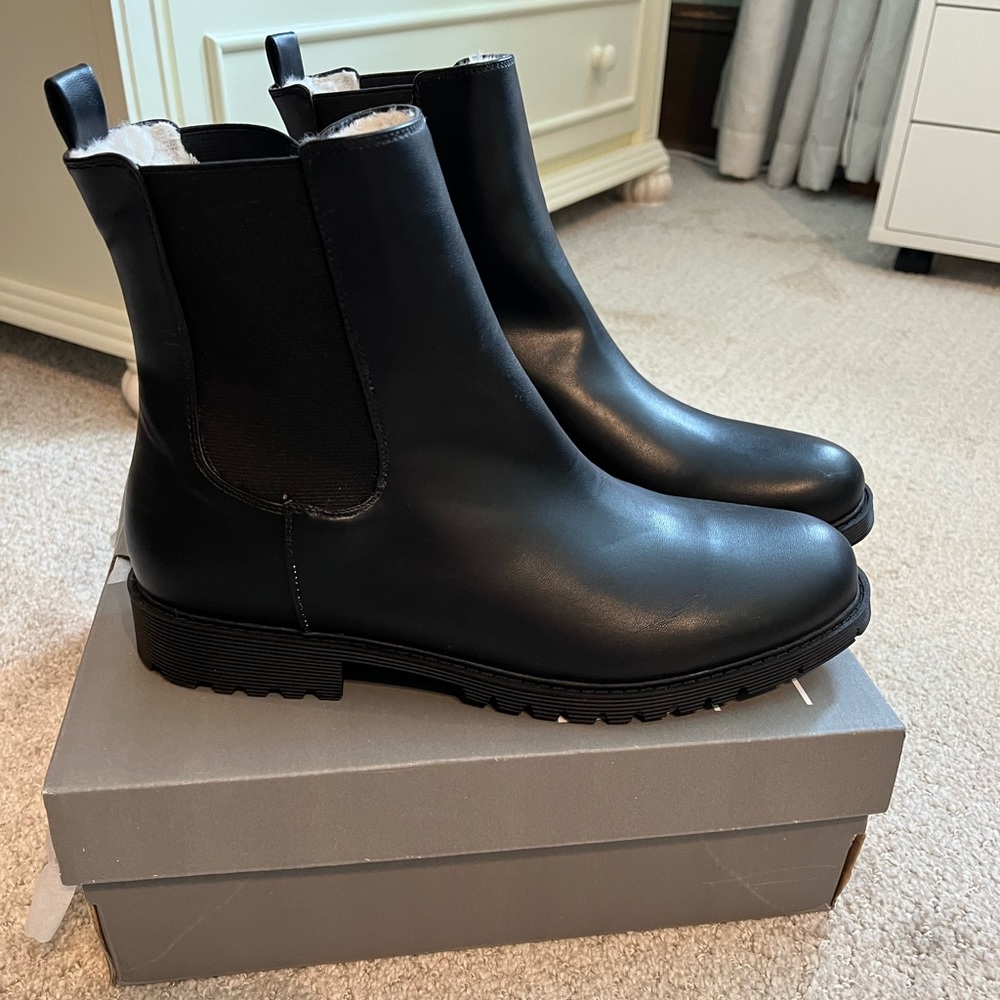 Black Fur Lined Chelsea Boot (Missy) 10.5